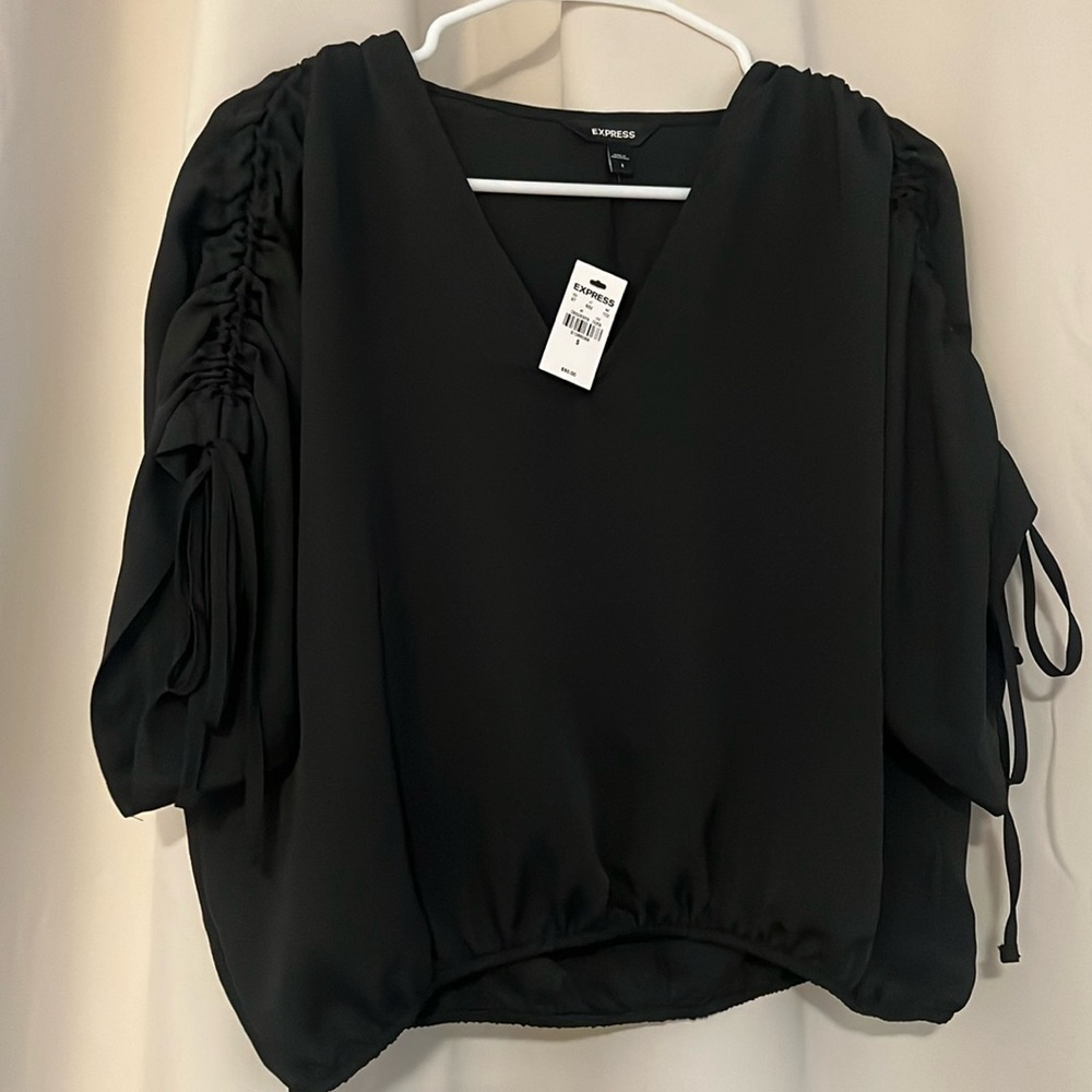 Loose fitting NWTs black Express blouse